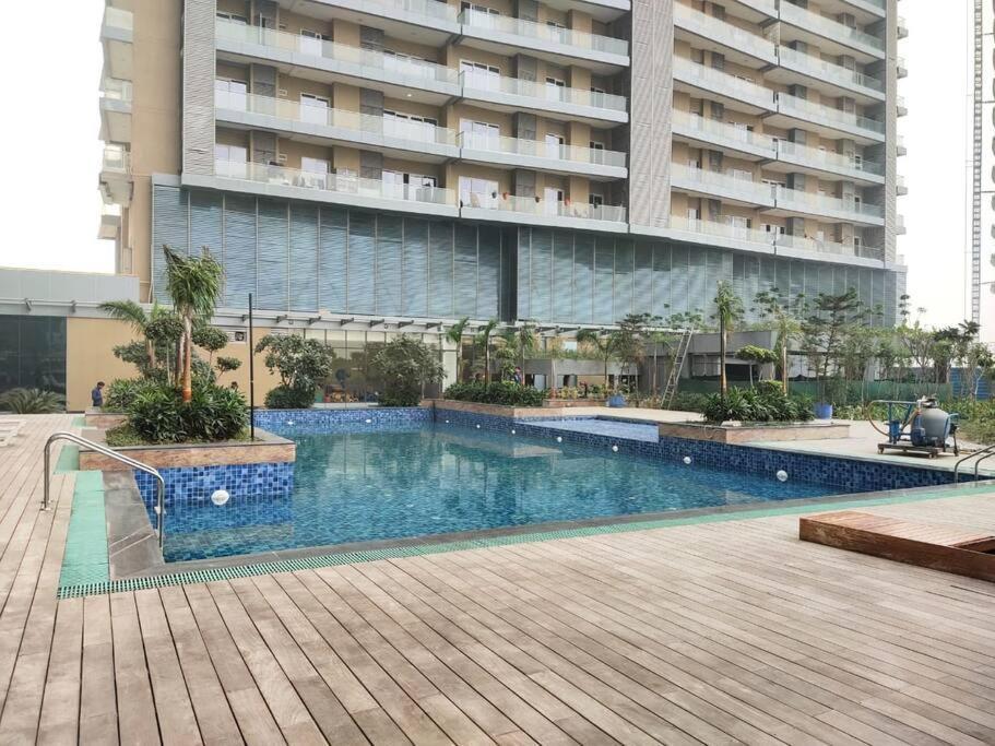 Countryside Luxury Suites - Supernova Noida New Delhi Exterior photo