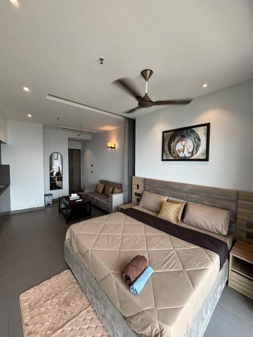 Countryside Luxury Suites - Supernova Noida New Delhi Exterior photo