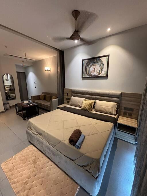 Countryside Luxury Suites - Supernova Noida New Delhi Exterior photo