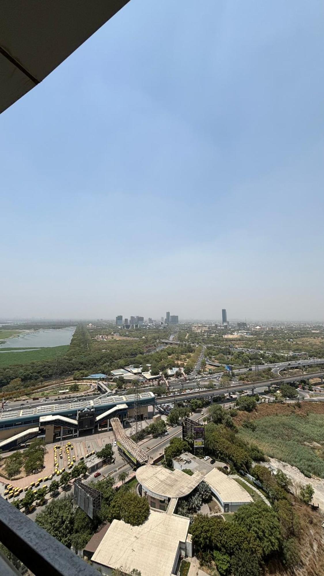 Countryside Luxury Suites - Supernova Noida New Delhi Exterior photo